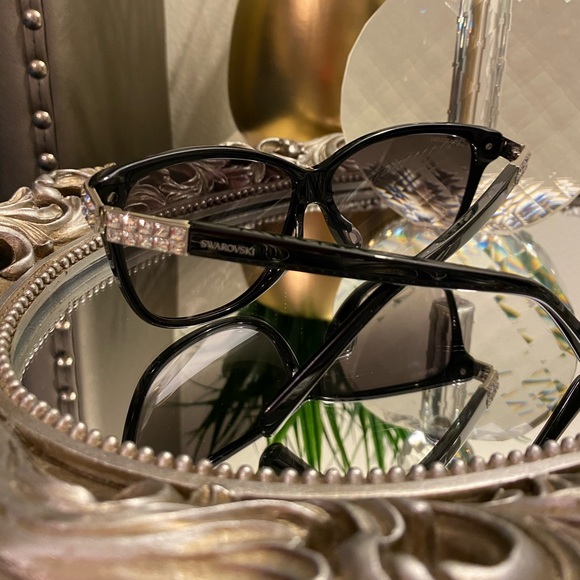 Swarovski Sunglasses 😎 - Picture 9 of 10